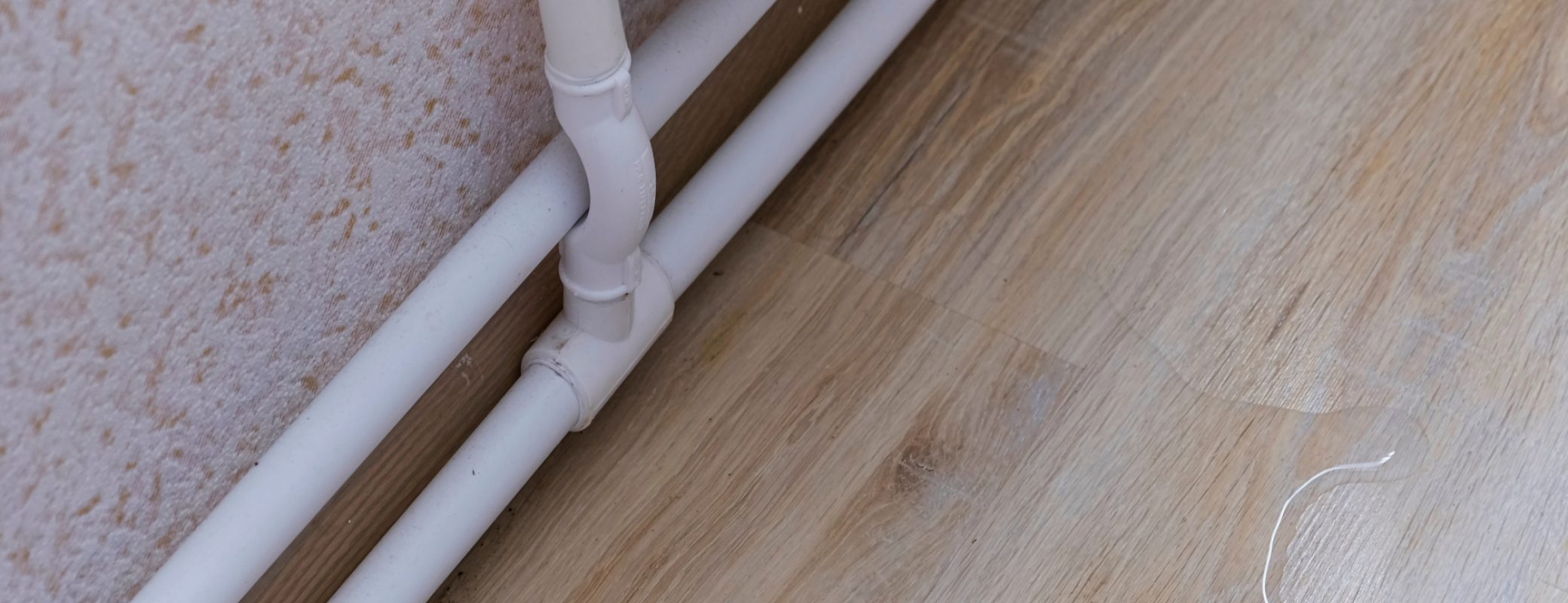 water leak through the heating radiator tube nut. water leaking from the valve.
